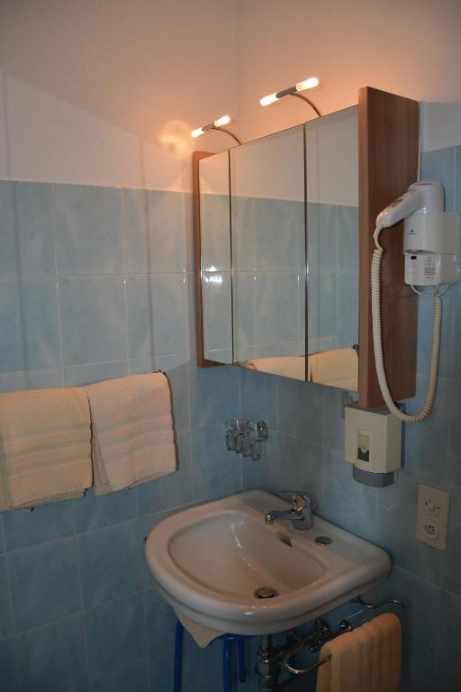 Hotel Dischma - Free Bus And Train Ticket Paradiso Bilik gambar