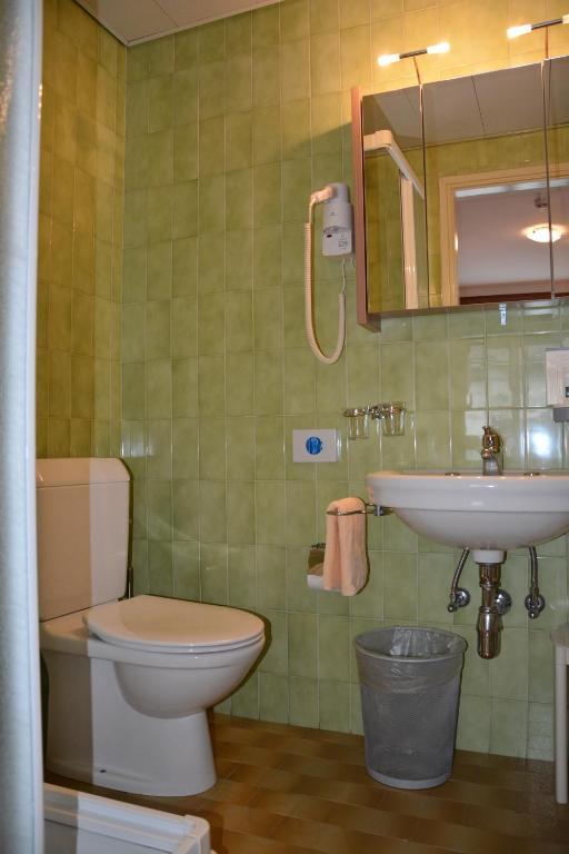 Hotel Dischma - Free Bus And Train Ticket Paradiso Bilik gambar