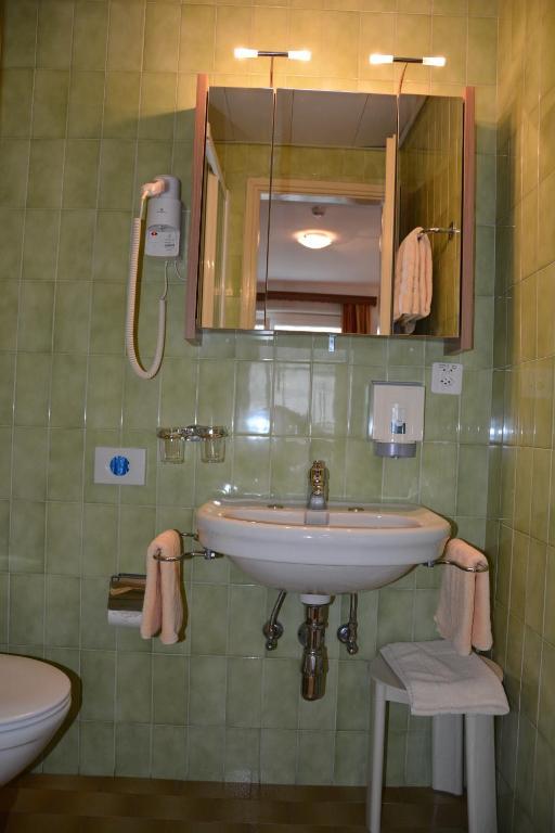 Hotel Dischma - Free Bus And Train Ticket Paradiso Bilik gambar